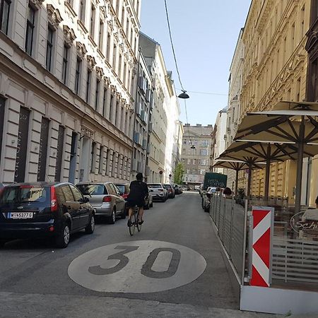 Gorgeous Viennese Apartment 10 Min To City Center Extérieur photo
